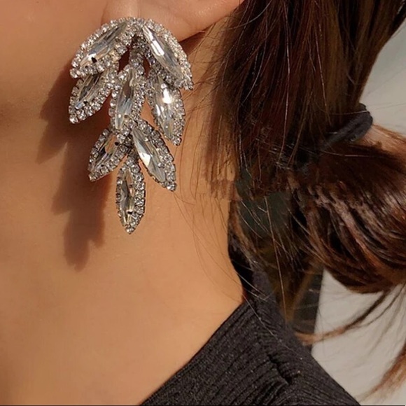 Jewelry - 🤍White gold plated crystal leaves earrings